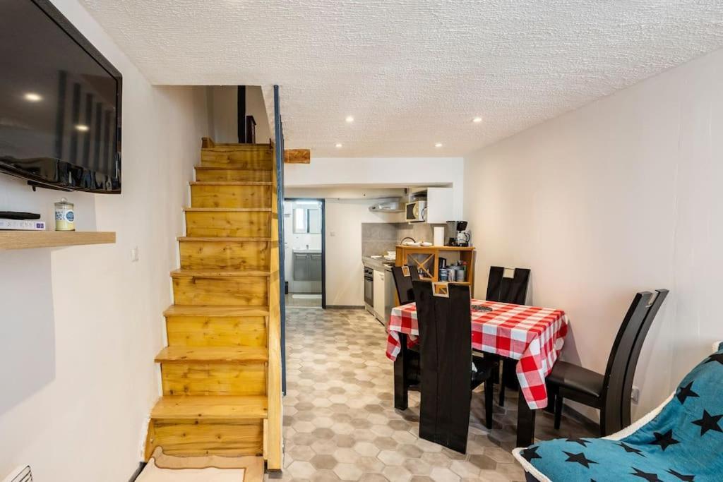 Maison Atypique Dans Circulade Bram Exterior photo